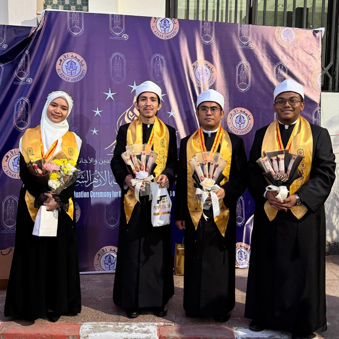 Empat Alumni Dayah Darul Ihsan Abu Krueng Kalee Resmi Menyandang Gelar Sarjana Universitas Al-Azhar Mesir